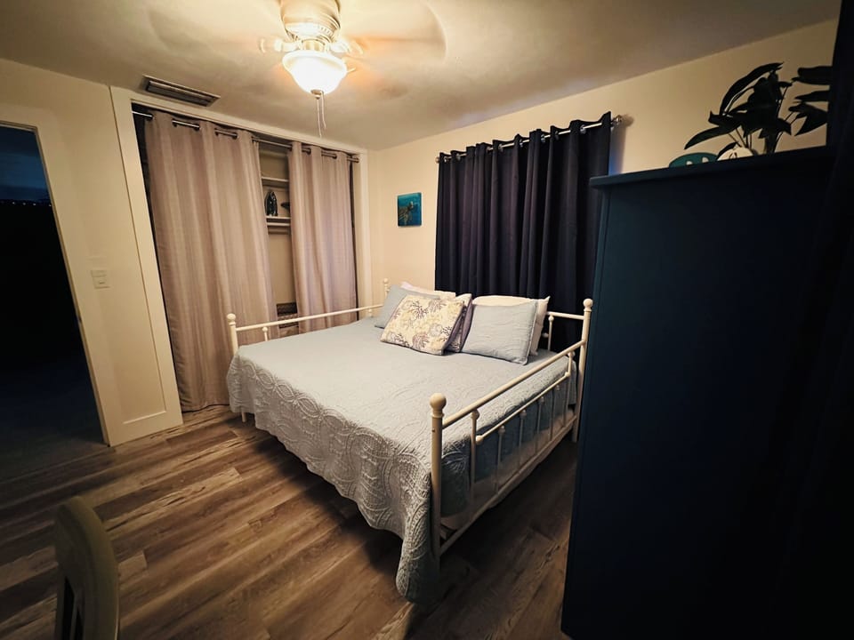 2nd bedroom with queen/full trundle