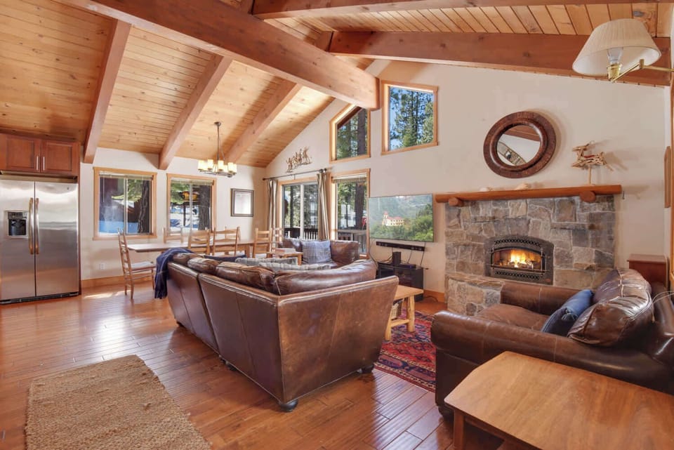 House, Multiple Beds, Patio, Mountain View (Northstar Treehouse) | Living area | 55-inch flat-screen TV with digital channels, fireplace