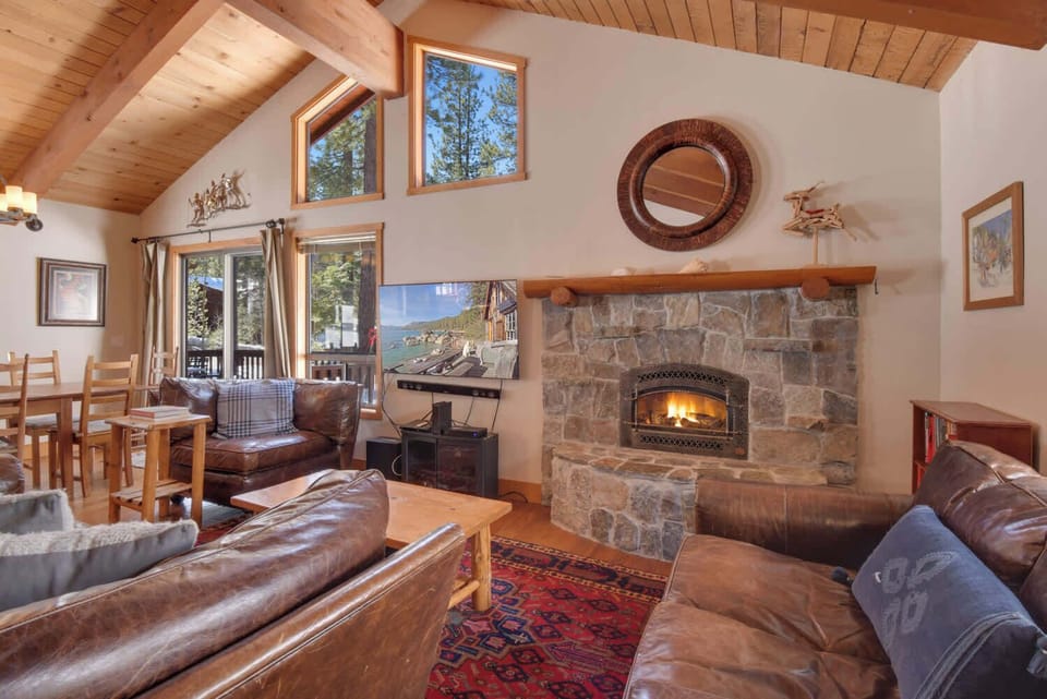 House, Multiple Beds, Patio, Mountain View (Northstar Treehouse) | Living area | 55-inch flat-screen TV with digital channels, fireplace