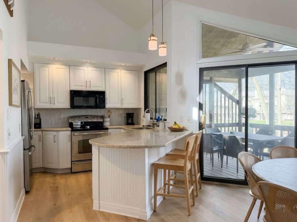 Townhome, Multiple Beds, Balcony, Golf View (Briarwood Serenity at Abbey Springs) | Private kitchen | Fridge, microwave, oven, stovetop