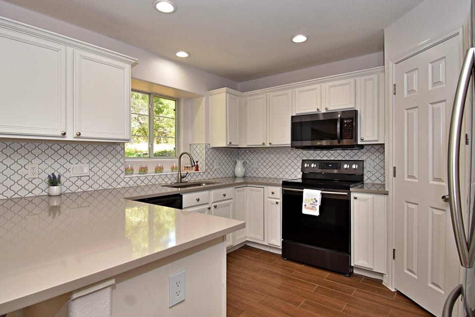 House, Multiple Beds, Patio, Garden View (Dreamy Dripping Springs) | Private kitchen | Fridge, microwave, oven, stovetop