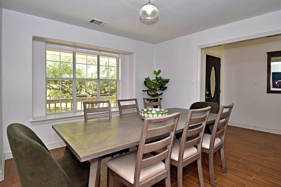 House, Multiple Beds, Patio, Garden View (Dreamy Dripping Springs) | Dining