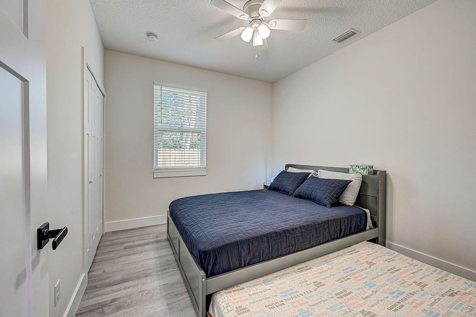 Third bedroom trundle under queen bed