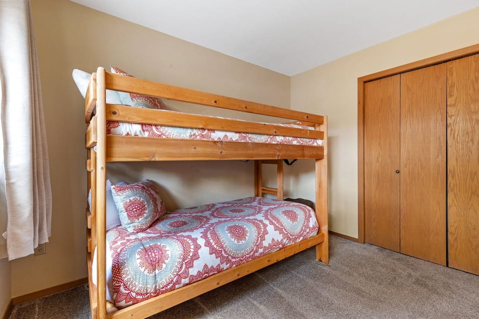 Guest bedroom 3- twin bunkbed