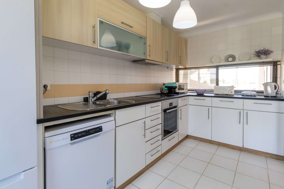 Fully equiped kitchen w/laundry room