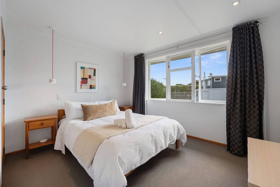 Bedroom 3 - Queen bed