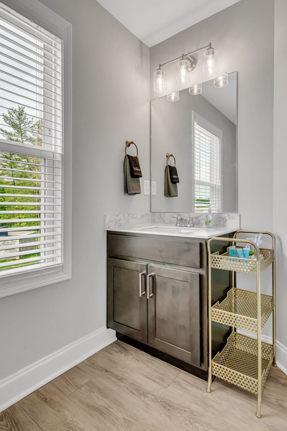 Bathroom #1 (Upstairs)