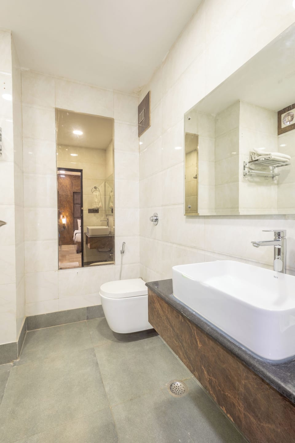 Shower, free toiletries, hair dryer, bidet