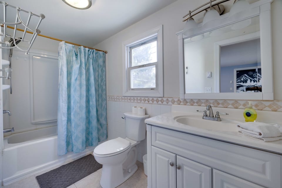 Bathroom 1 (connected with Bedroom 1)