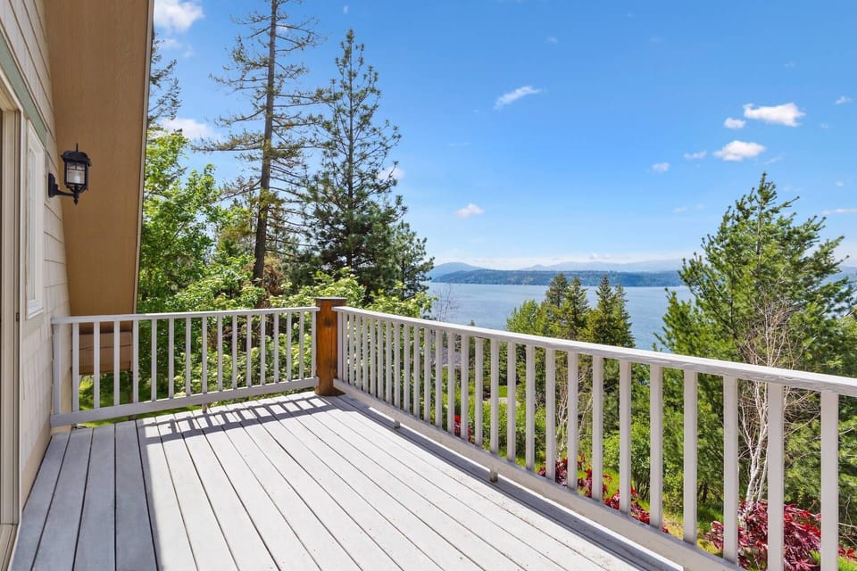 Private deck lake view from upstairs bedroom
