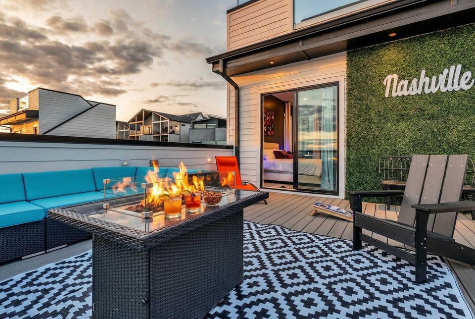 Rooftop hot tub, fire pit, and that Nashville sign glowing behind you: this is where the evening happens in Music City, surrounded by your group