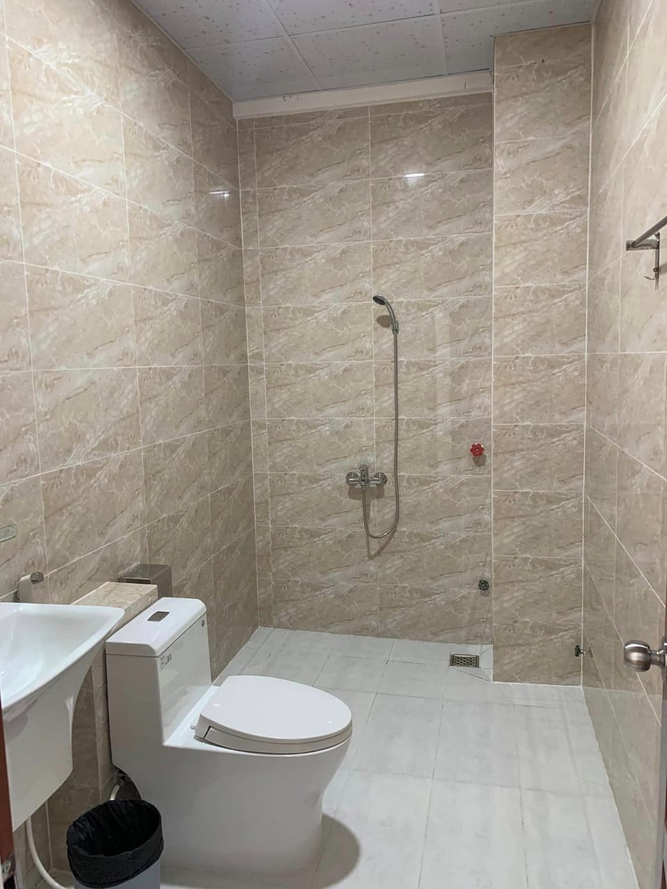 Family Double Room | Bathroom | Free toiletries