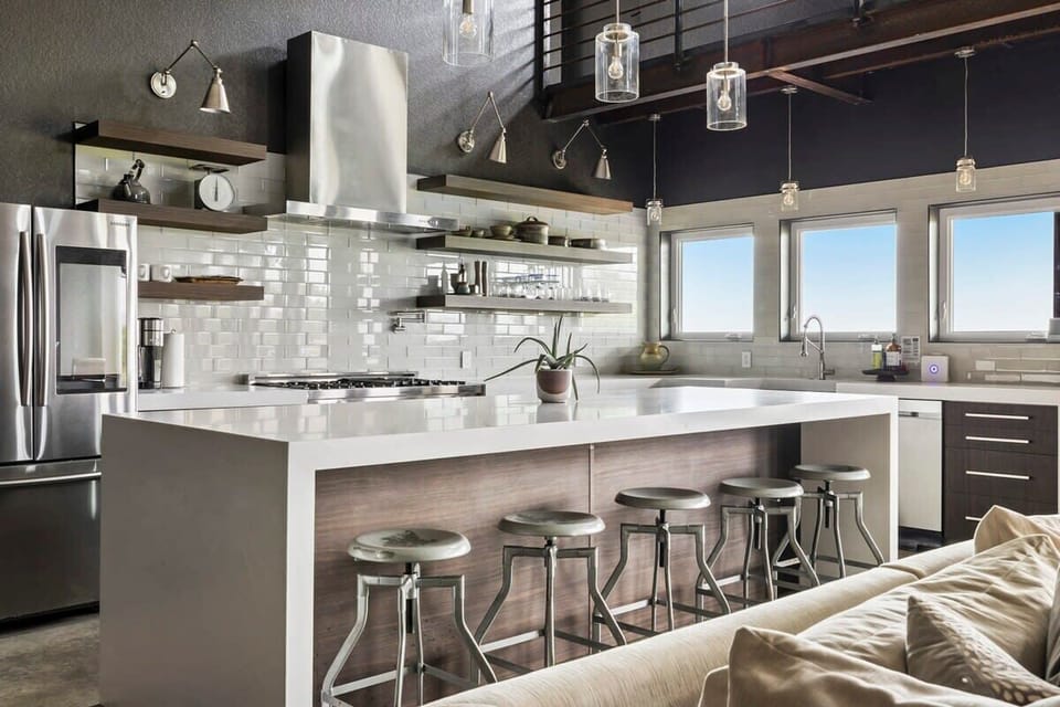 Full kitchen