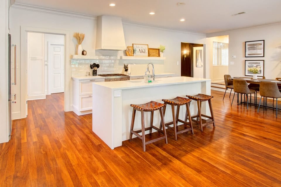 Counter Seating and Dining Table Seating for Up to 13 Guests