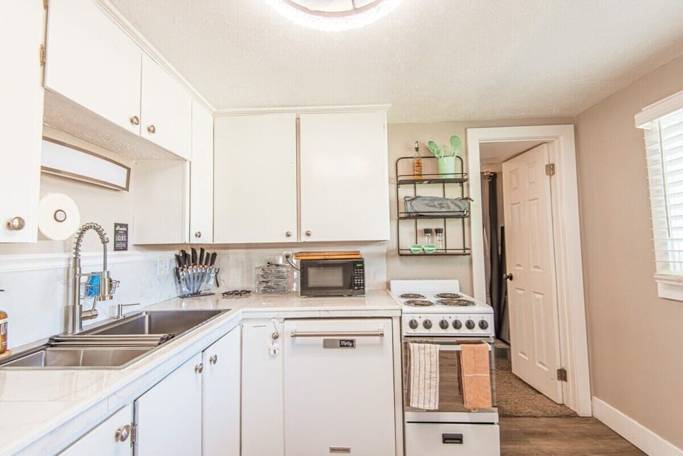 Fully equipped kitchen. Just bring the groceries!