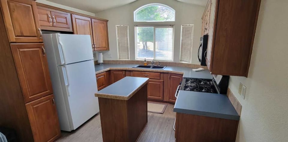 W37 - Kitchen