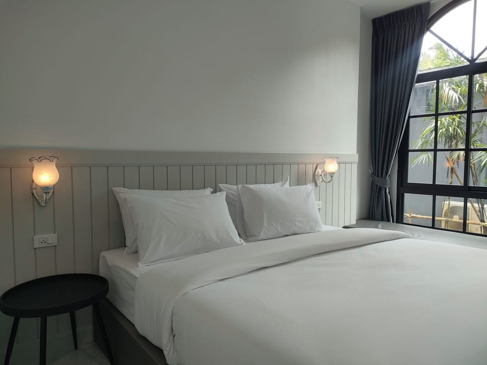 Deluxe Room | Minibar, desk, laptop workspace, free WiFi