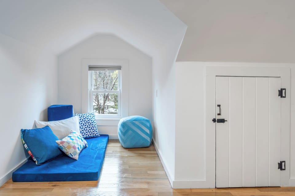 Floor lounge in Bedroom 4.