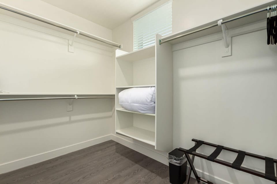 Lareg walk-in closet