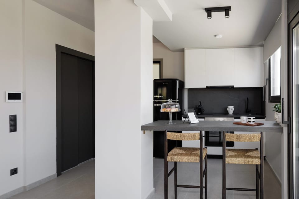 Signature Penthouse | Private kitchen | Fridge, oven, espresso maker, coffee/tea maker