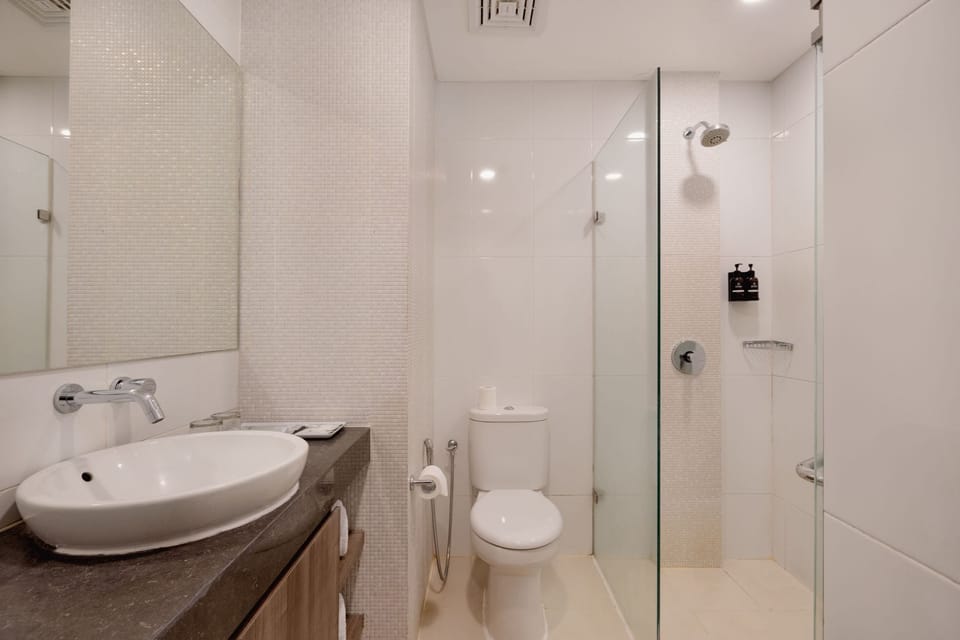 Suite Room | Bathroom | Shower, slippers, bidet, towels