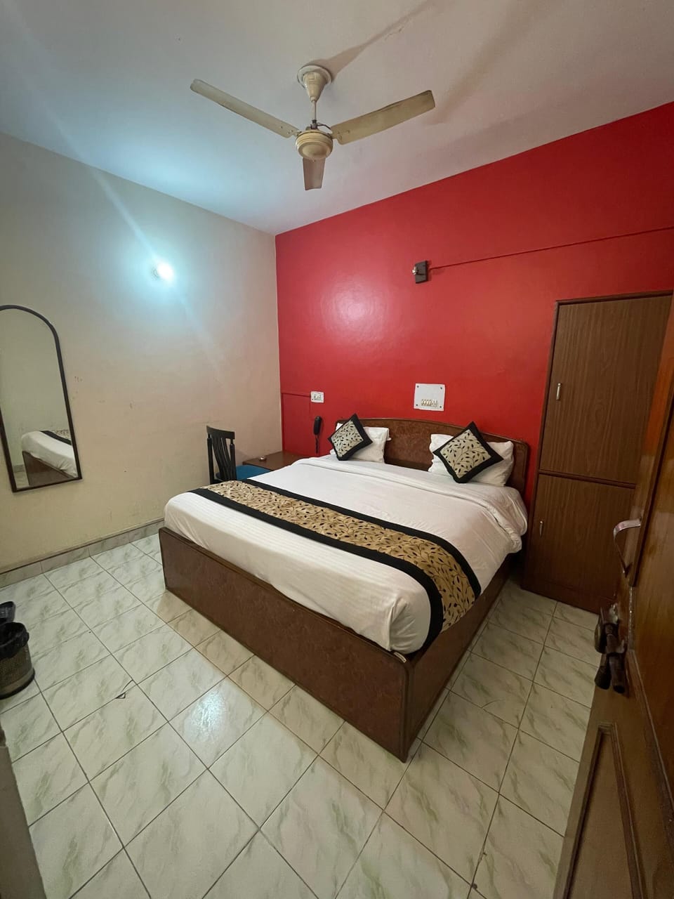 Superior Room, 1 Bedroom | Desk, iron/ironing board, free WiFi, bed sheets