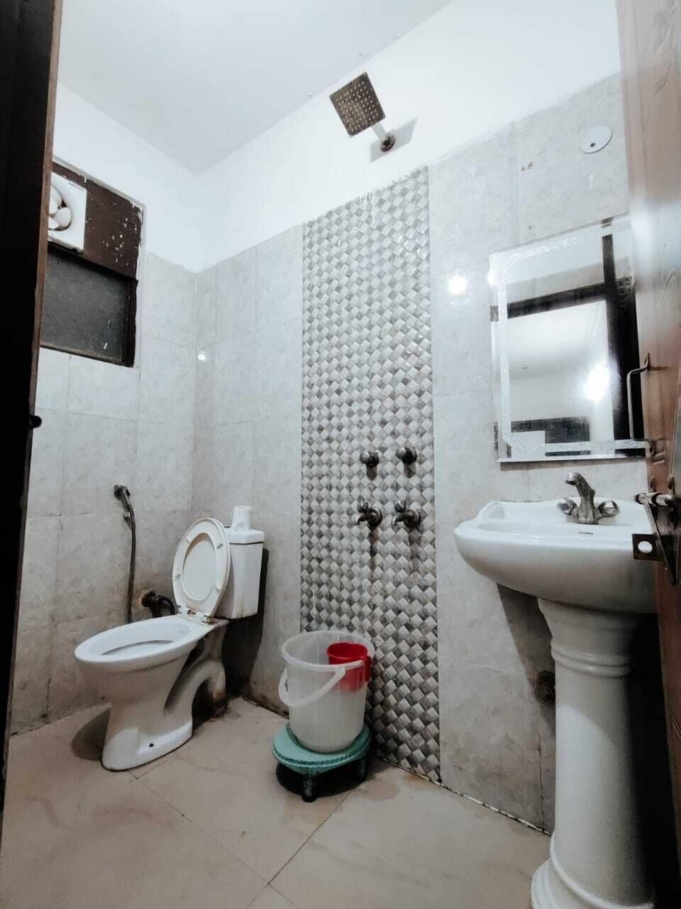 Shower, towels