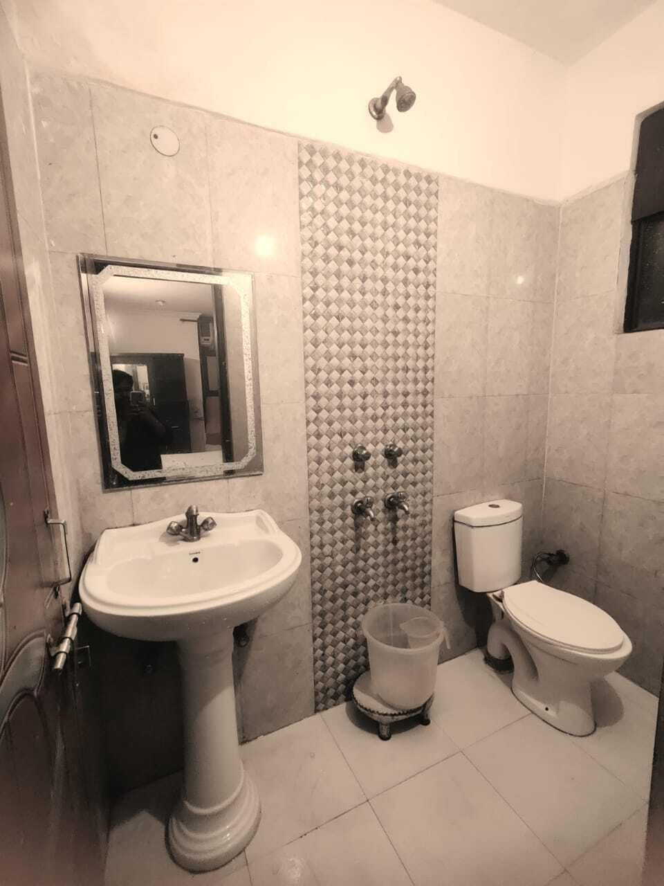 Shower, towels