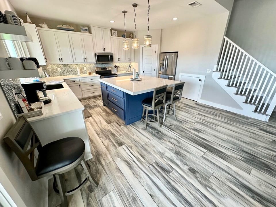 Entry view to Kitchen