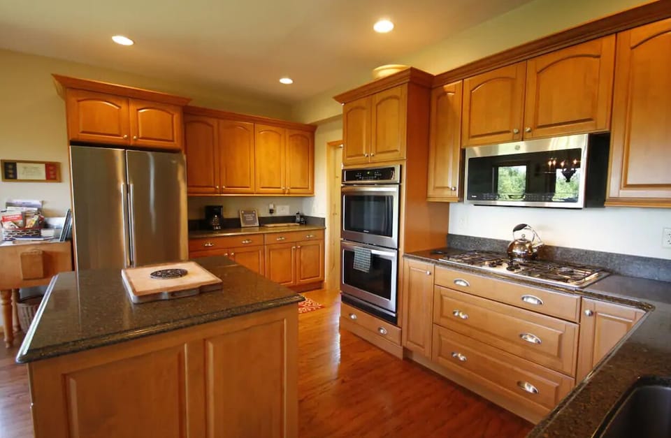 Clean, comfortable, expansive kitchen