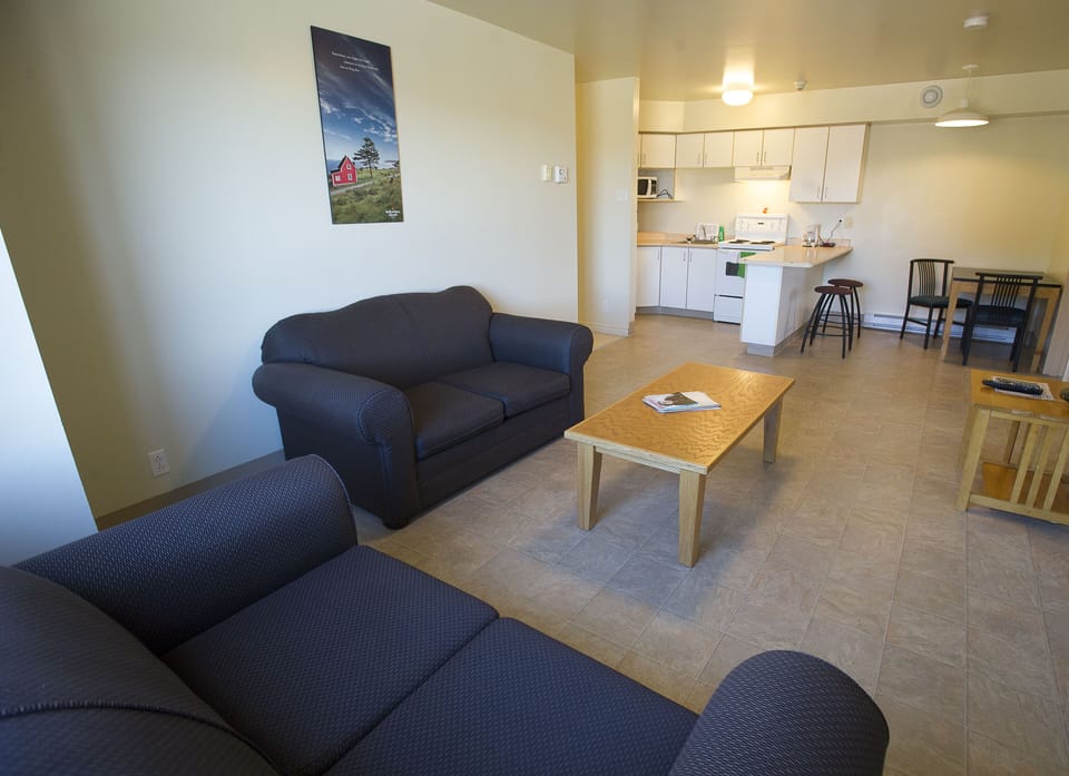 Family Unit, 4 Bedrooms | Living room