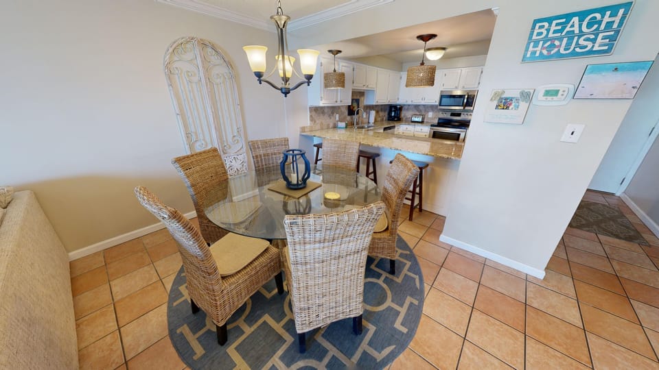 Condo, 2 Bedrooms | Dining