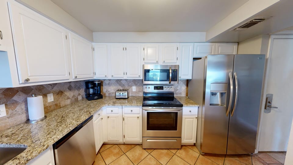 Condo, 2 Bedrooms | Private kitchen | Fridge, oven, coffee/tea maker, toaster