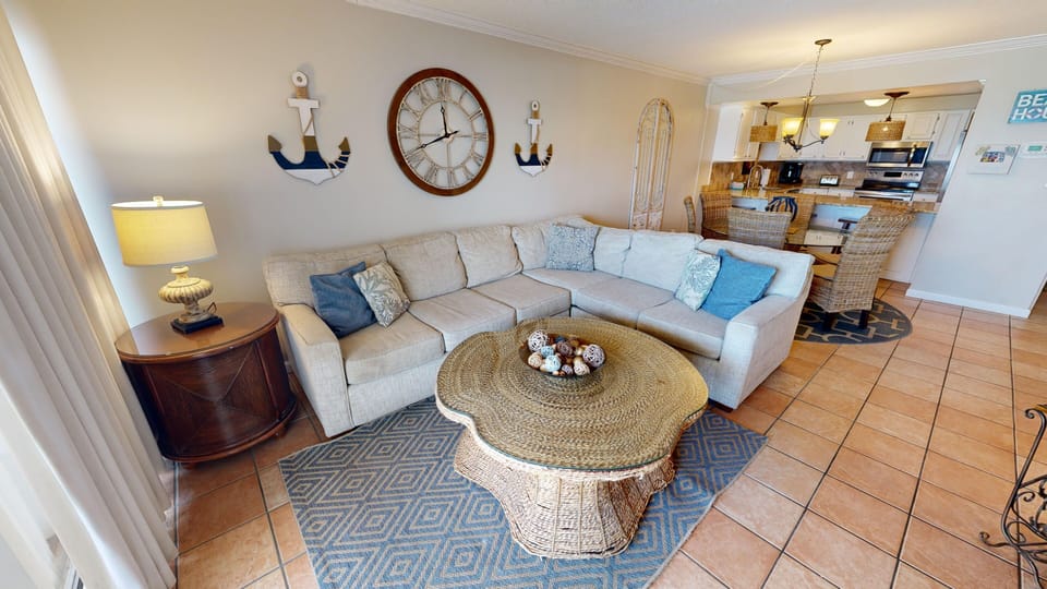 Condo, 2 Bedrooms | Living area