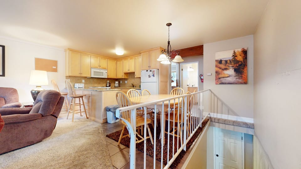 Condo, 3 Bedrooms | Interior