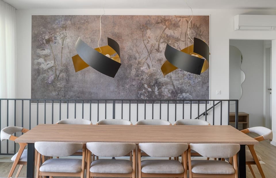 Comfortable dining area for 8 people