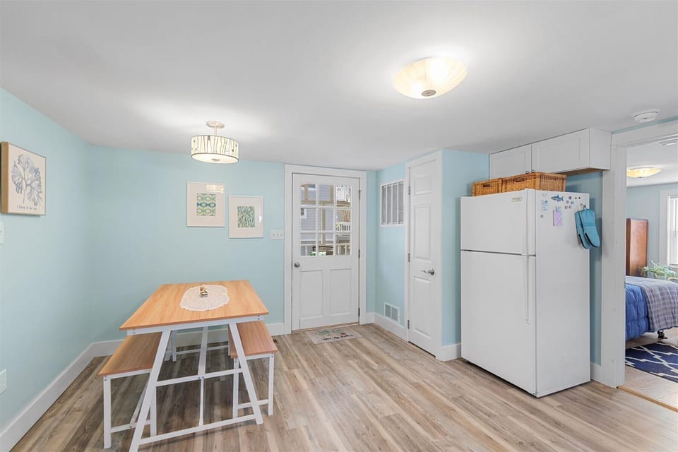 Just off the Kitchen you'll find an awesome Screened Porch.