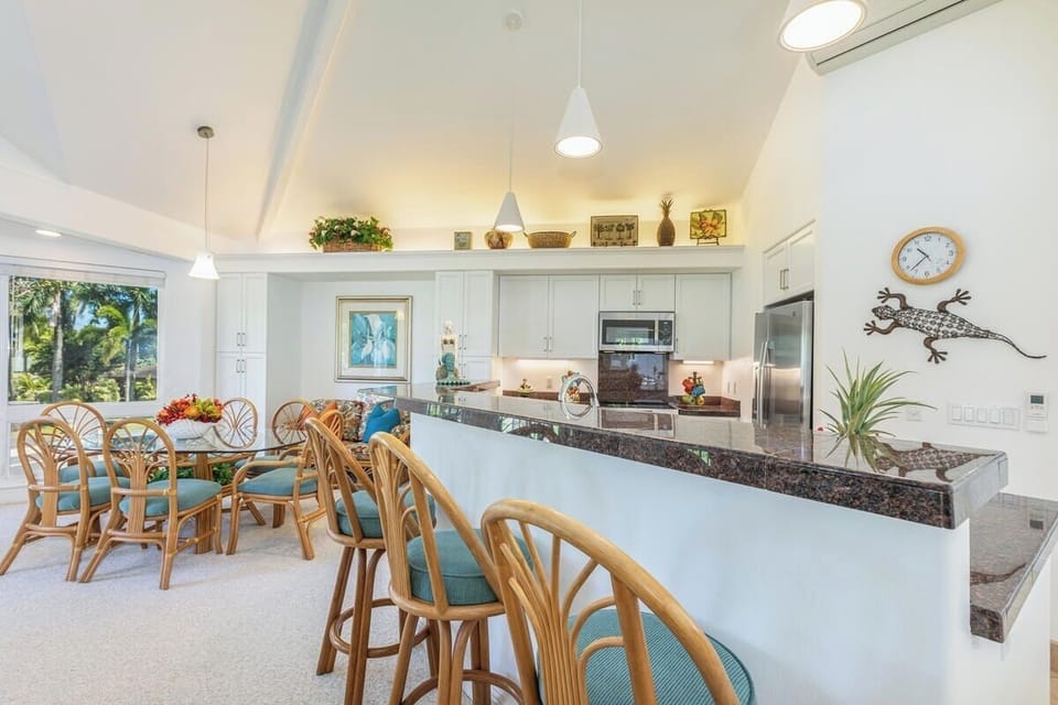 Kitchen & Dining Area
