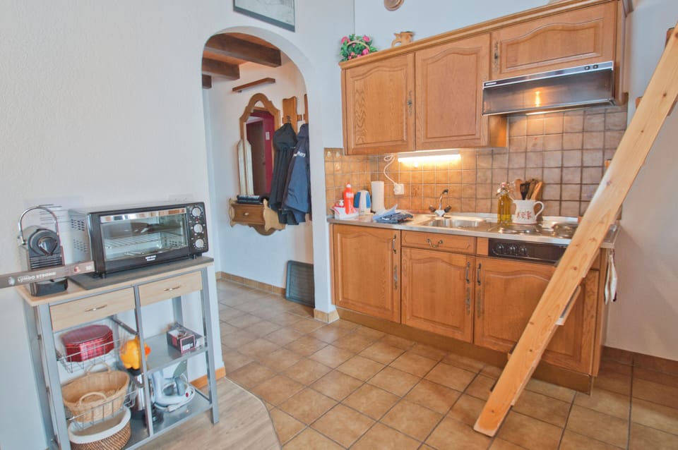 Traditional Apartment | Living area | Flat-screen TV