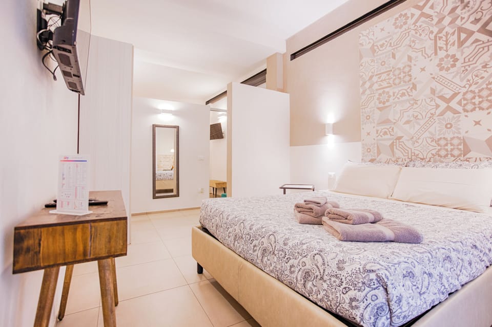 Comfort Condo, 2 Bedrooms, Non Smoking, Kitchen | Premium bedding, down comforters, memory foam beds, minibar