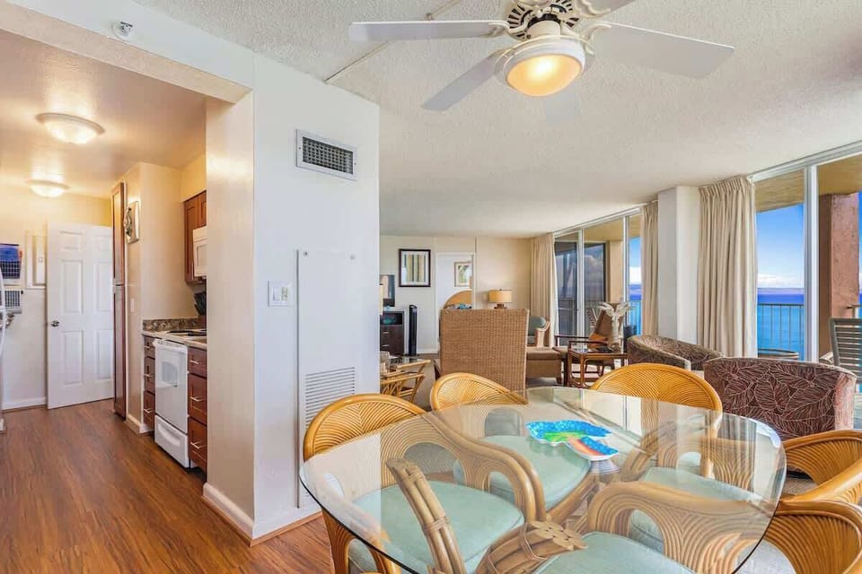 Dining area right off the kitchen 