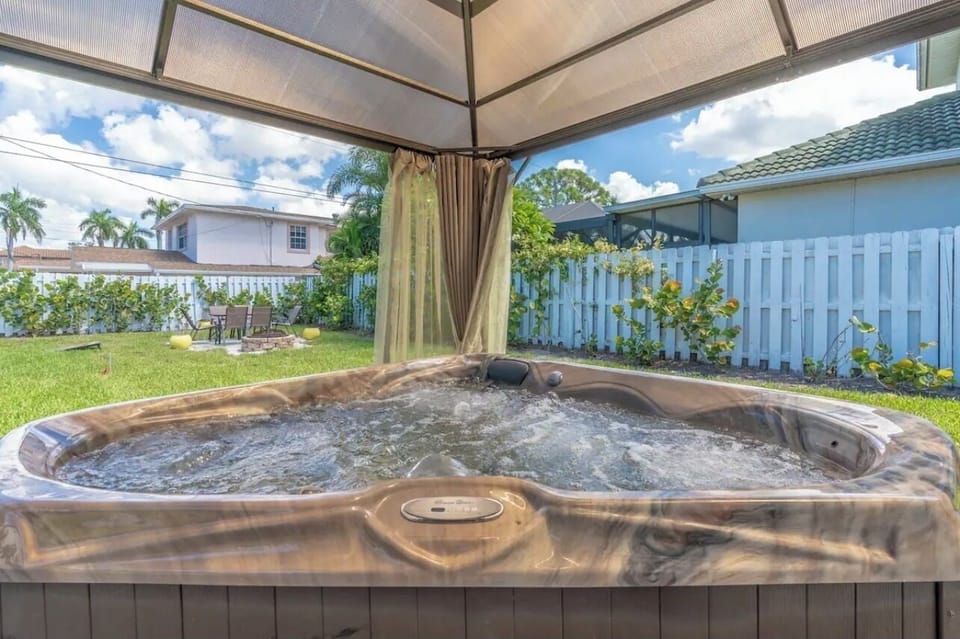 Outdoor spa tub