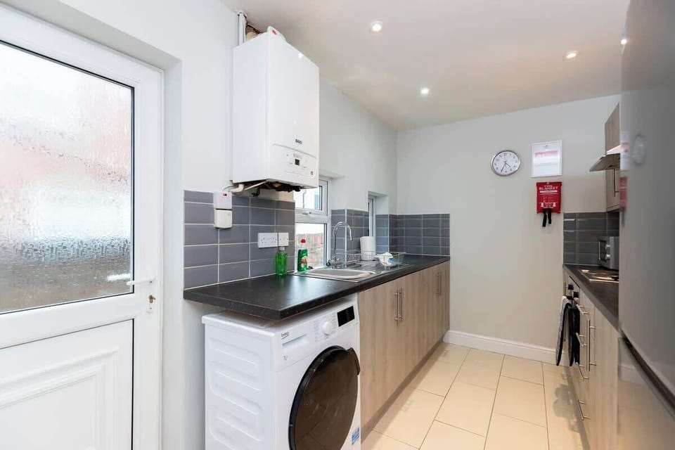 With all the necessary amenities, including a washing machine, this kitchen is ready for your culinary adventures and everyday needs