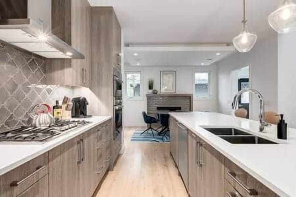Fully stocked Chef's Kitchen 