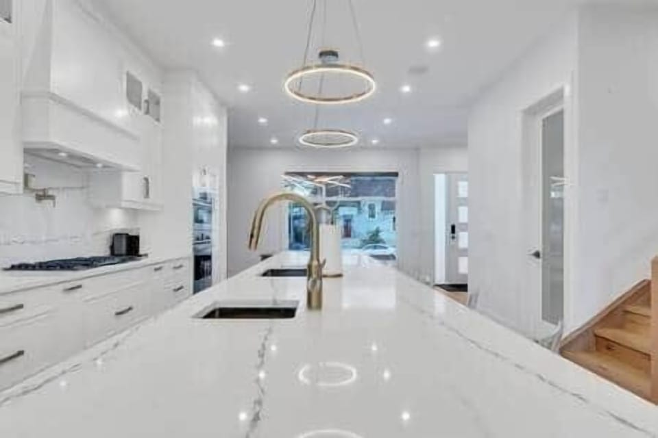 Fully Stocked Chef's Kitchen 