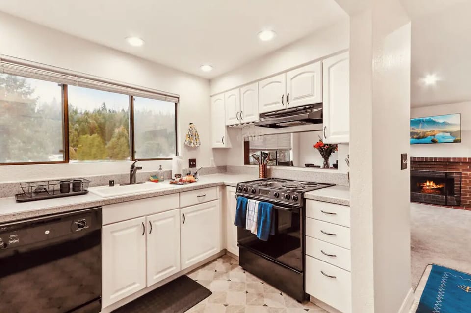 Full kitchen 