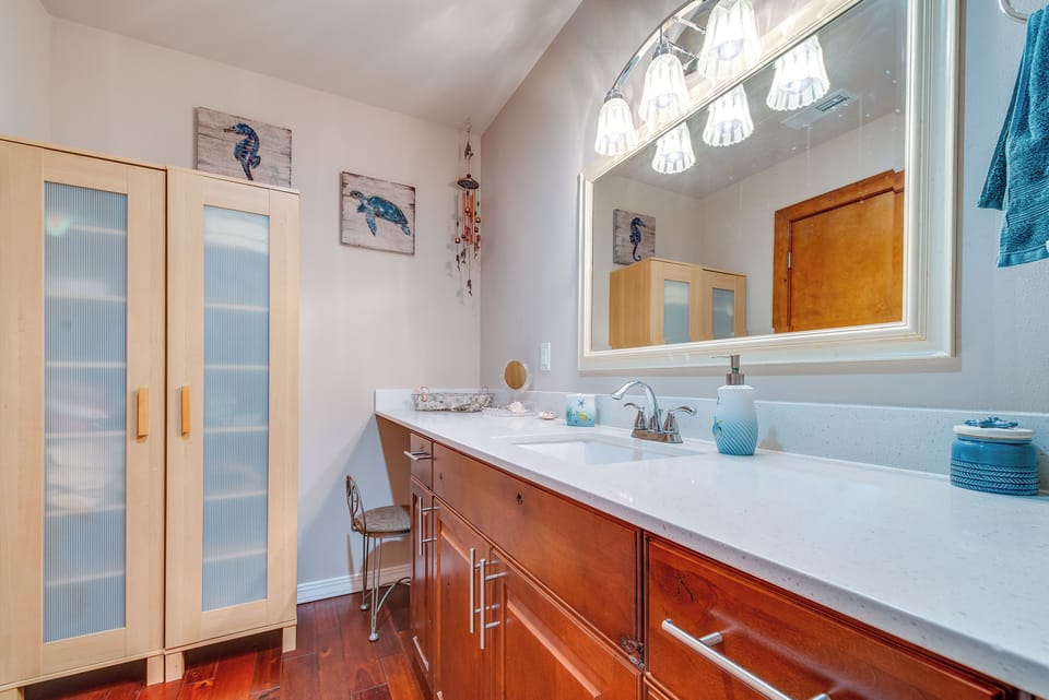 Half Bathroom | 1st Floor | Complimentary Toiletries
