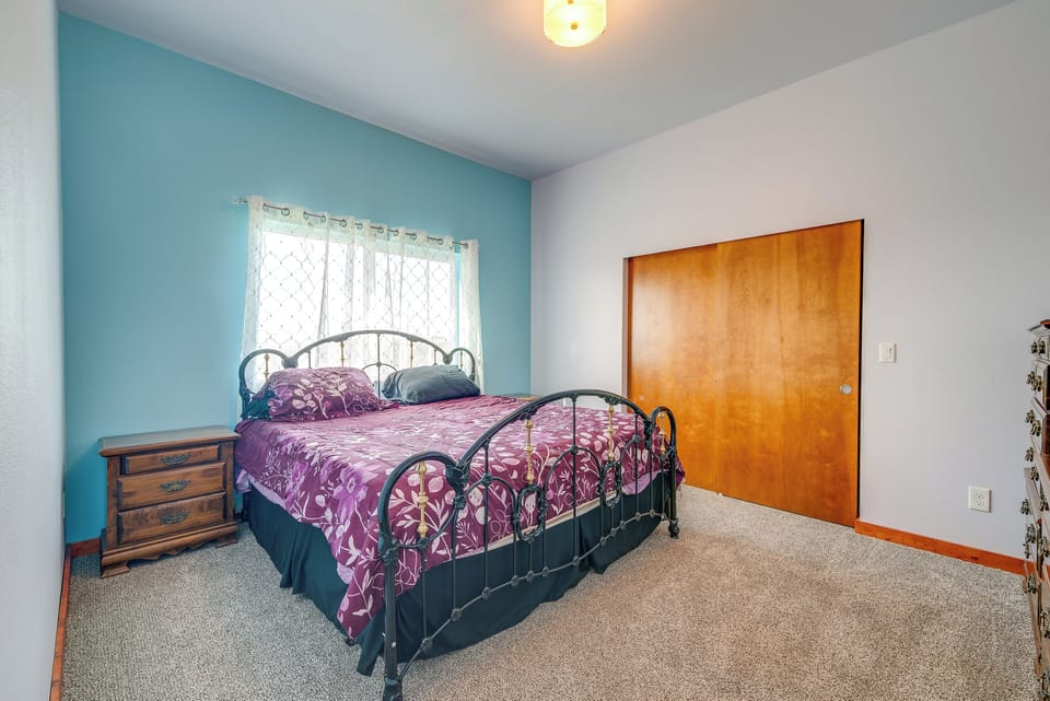 Bedroom 1 | 1st Floor | King Bed | Linens Provided