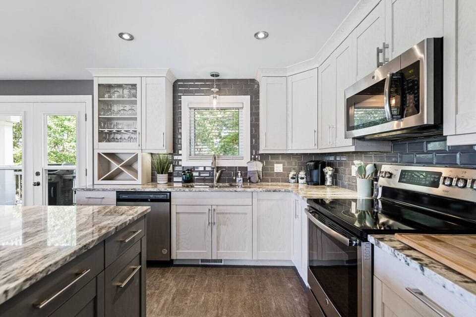 Large kitchen- High quality appliances