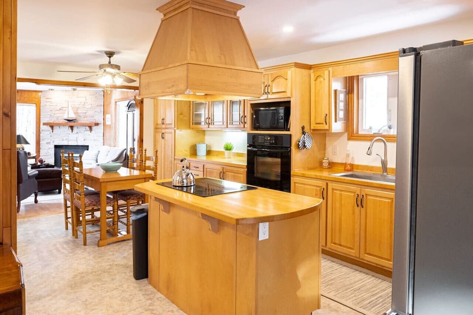 Large kitchen fully equipped